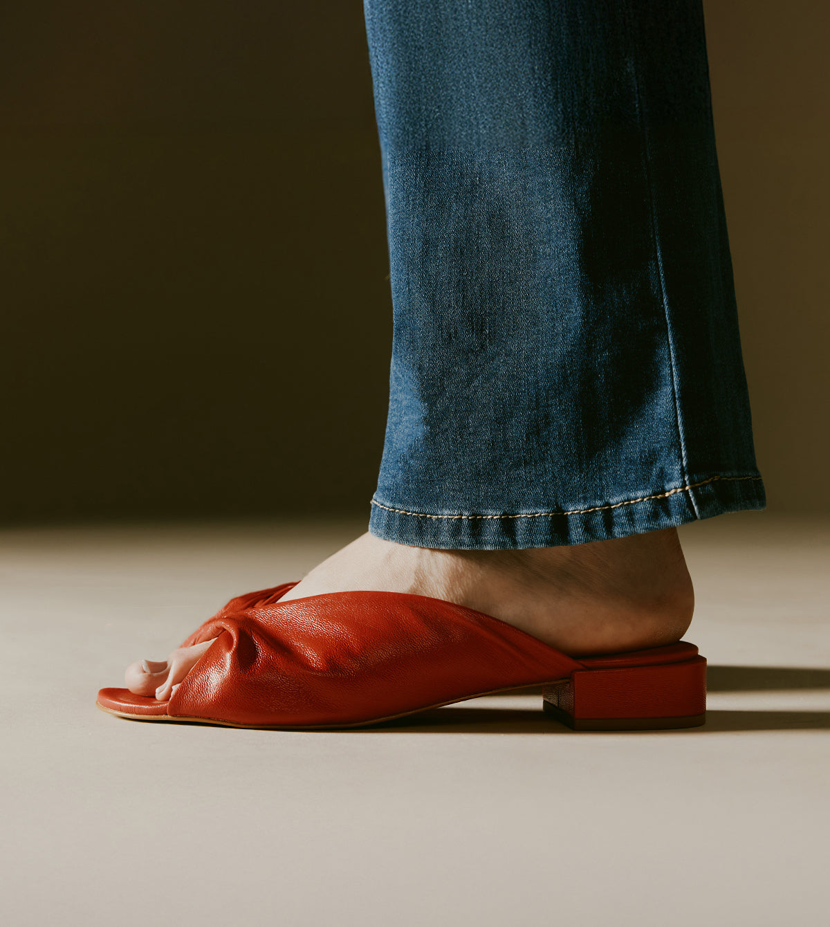 Aziza Slides by Sempre Di