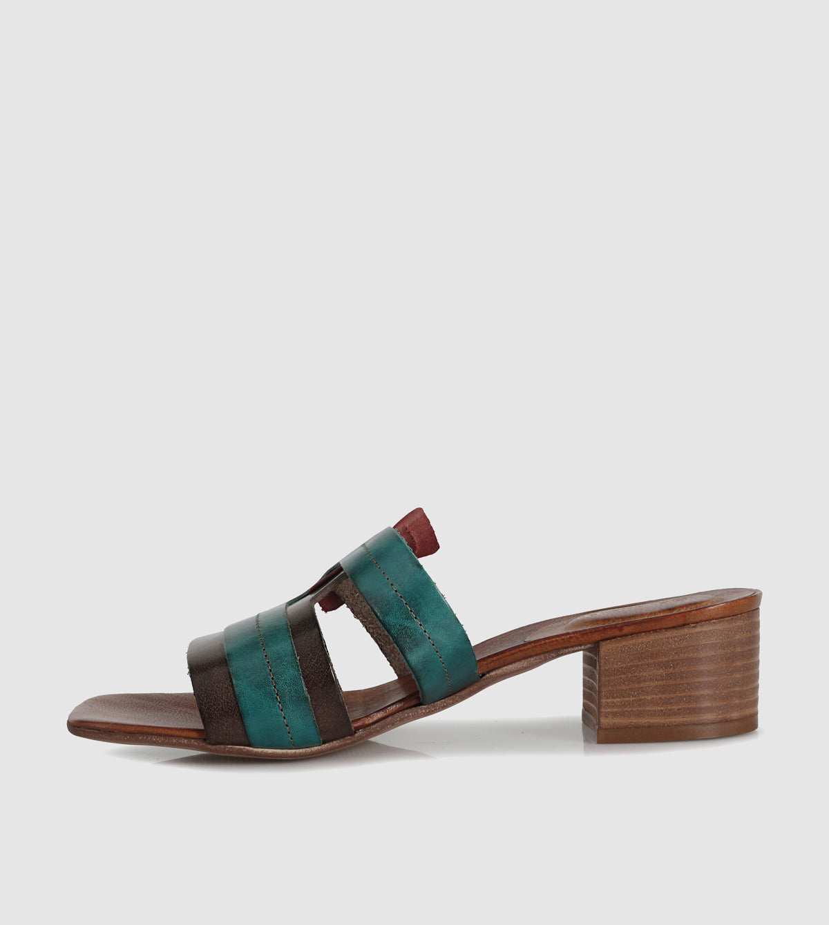 Vaila Mules by Sempre Di