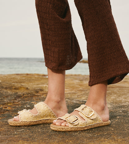 Graya Slides by S Sempre Di