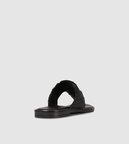 Leeland Flat Sandals by Sempre Di