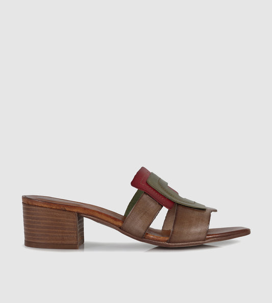 Vaila Mules by Sempre Di