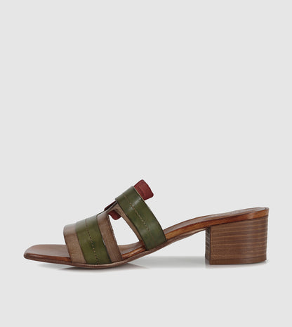 Vaila Mules by Sempre Di