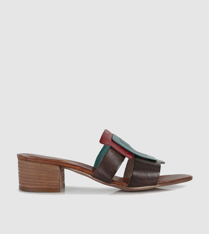 Vaila Mules by Sempre Di