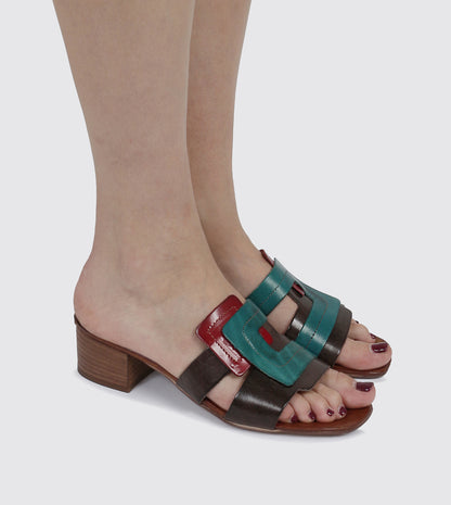 Vaila Mules by Sempre Di